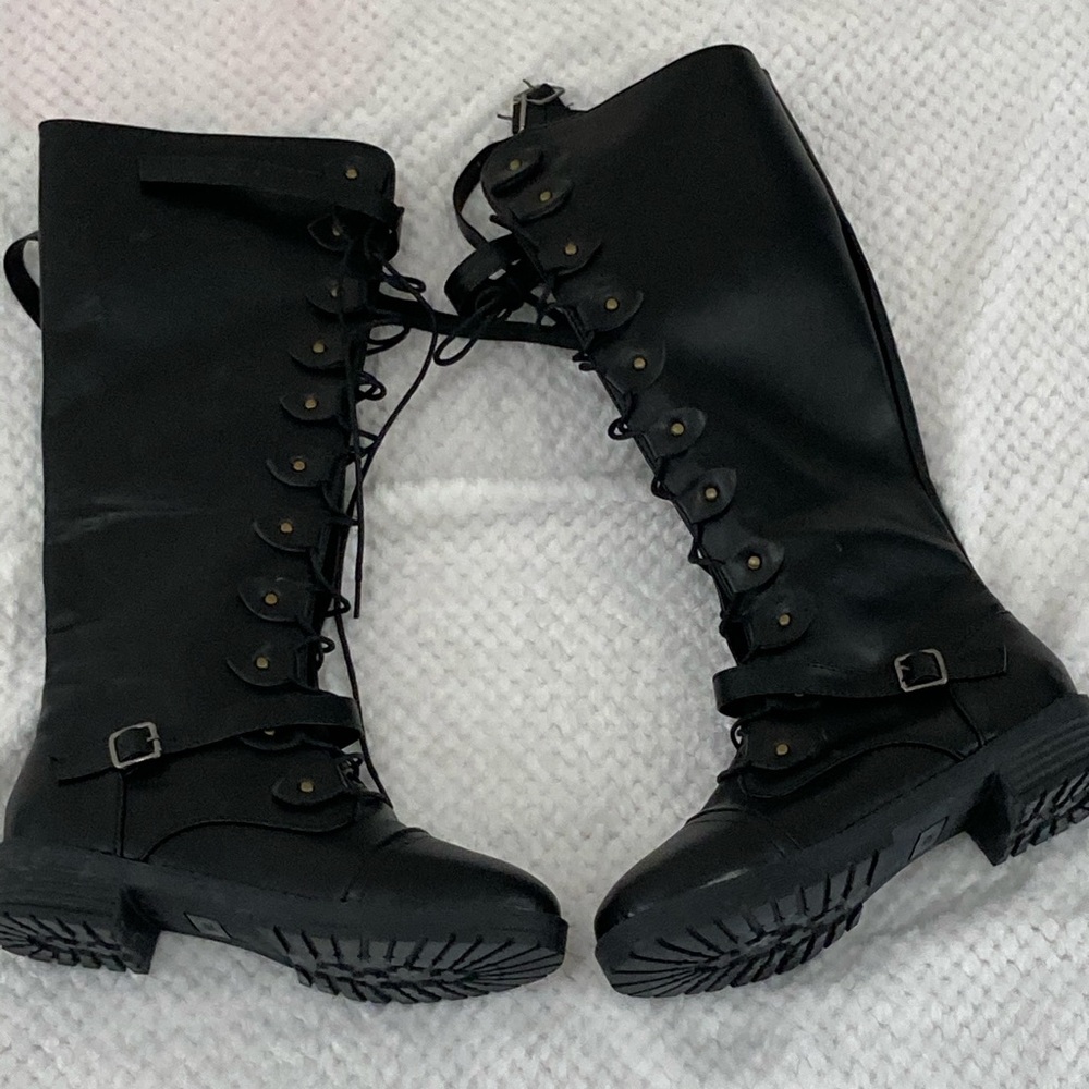 Combat boots
